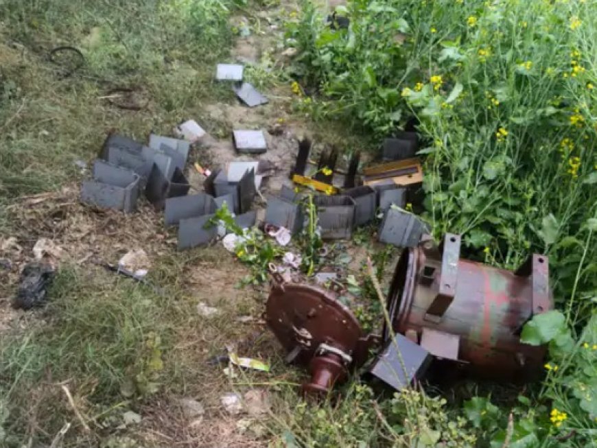 मालपुर में सरकारी स्कूल के पास से ट्रांसफार्मर चोरी: सरसों के खेत में ले जाकर तांबा निकाला, घरों की बिजली गुल