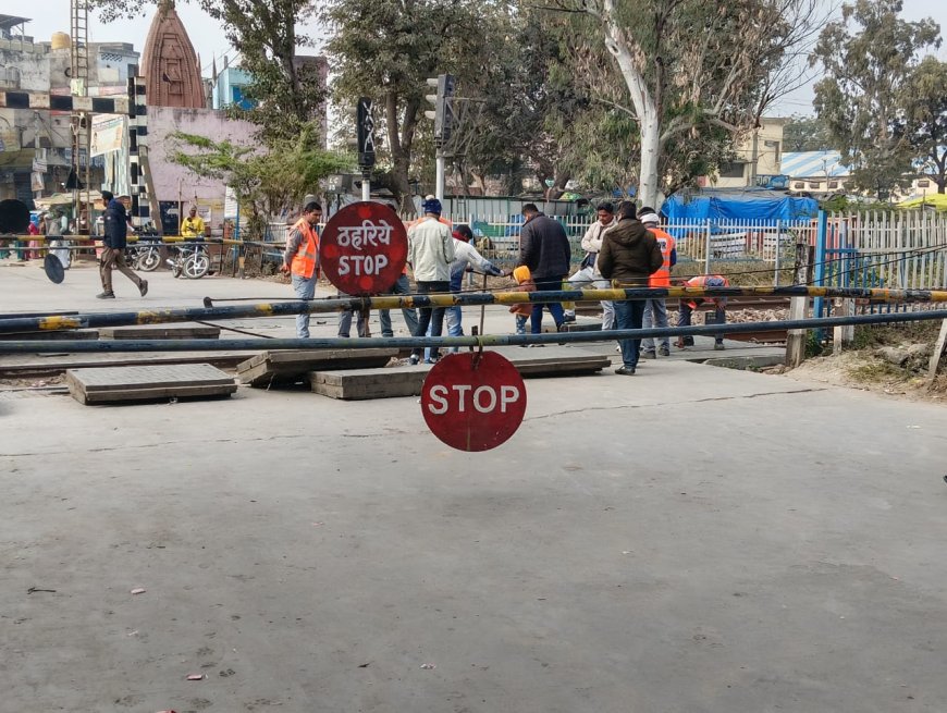 मेंटिनेंस के नाम पर लगा जाम, आमजन होता रहा परेशान; जाम में फंसे रहे वाहन, व्यापार पर भी असर