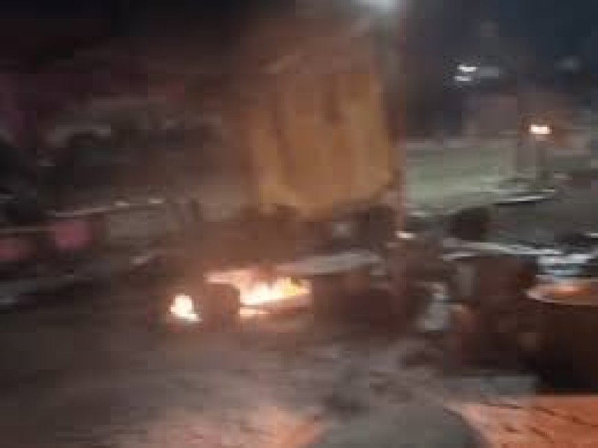 भंडारे का प्रसाद बनाते समय सिलेंडरों में लगी आग: कॉन्स्टेबल ने दिखाई सूझबूझ, सिलेंडरों को हटाकर बड़ा हादसा टाला