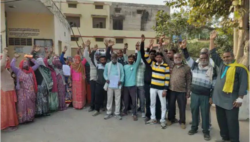 सफाईकर्मियों का एसडीएम कार्यालय पर प्रदर्शन:वेतन न मिलने पर 24 घंटे में हड़ताल की चेतावनी