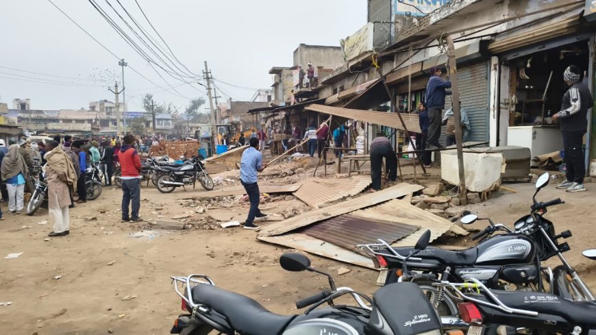 पुराने बस स्टैंड भगत सिंह सर्किल से जालूकी रोड से  नगर पालिका ने हटवाया अस्थाई अतिक्रमण