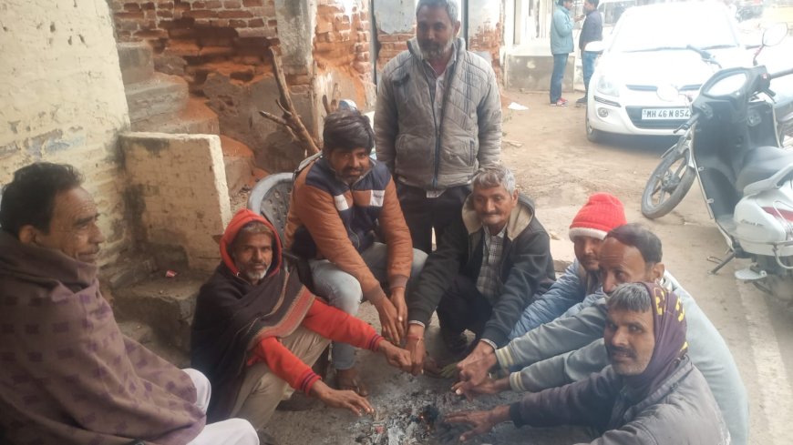क्षेत्र में लगातार बढ़ती जा रही ठंड, अलाव सहारा लेते दिखे तखतगढ़ के लोगों
