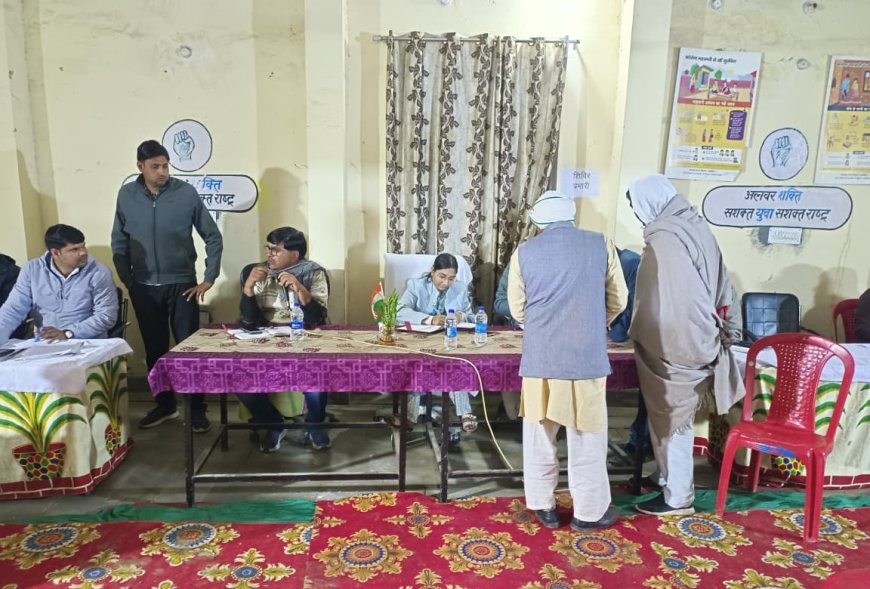 इंदपुर में रात्रि चौपाल का आयोजन: ग्रामीणों ने बिजली, पानी की समस्याएं बताई, कई जनसमस्याओं का मौके पर हुआ निपटारा