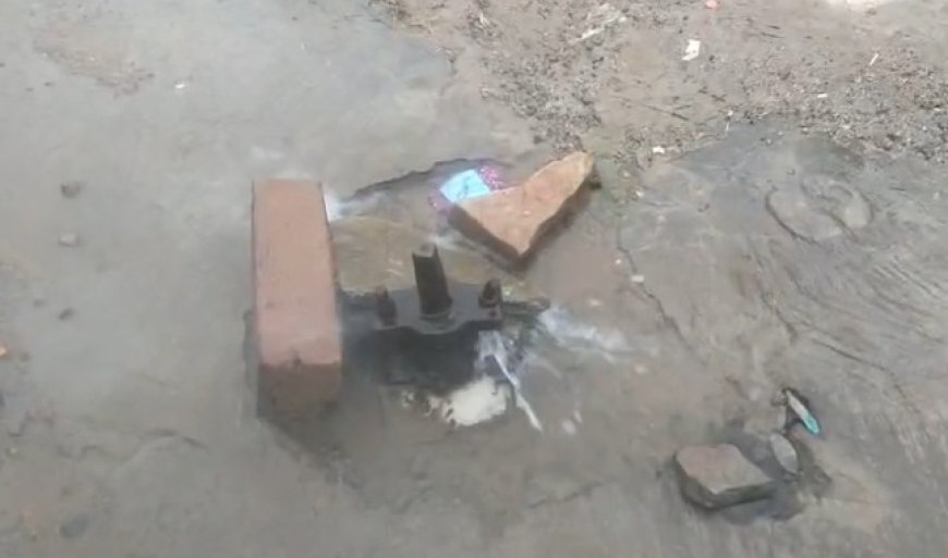 मीणा मोहल्ला रोड पर रोजाना हजारों लीटर पानी व्यर्थ, जलदाय विभाग उदासीन