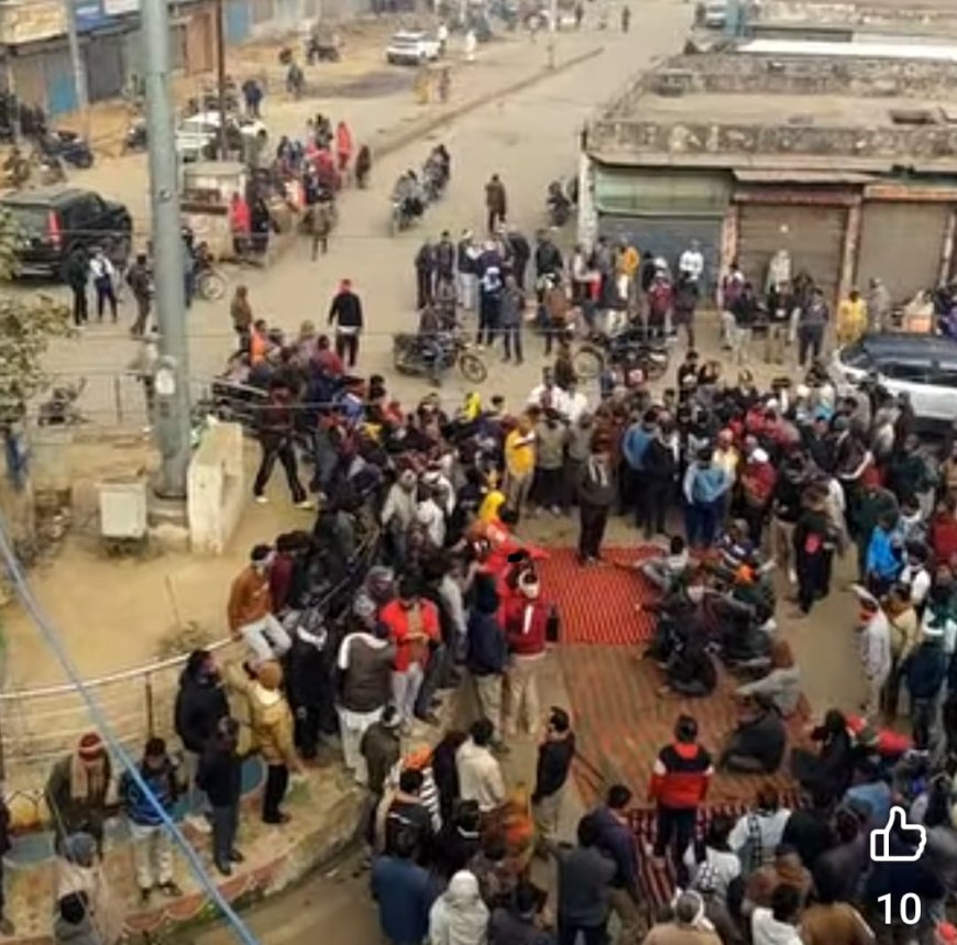 नगर पालिका कार्मिकों दुकानदारों में हुआ टकराव हुई हाथापाई व्यापारियों ने किया बाजार बंद