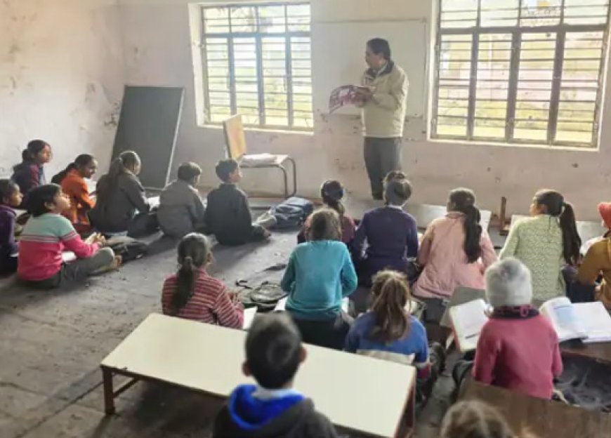 गोविंदगढ़ सीबीईओ ने किया कई स्कूलों का निरीक्षण: गंदगी और अनुपस्थिति पर जताई नाराजगी, छात्रों से पढ़वाई किताबें