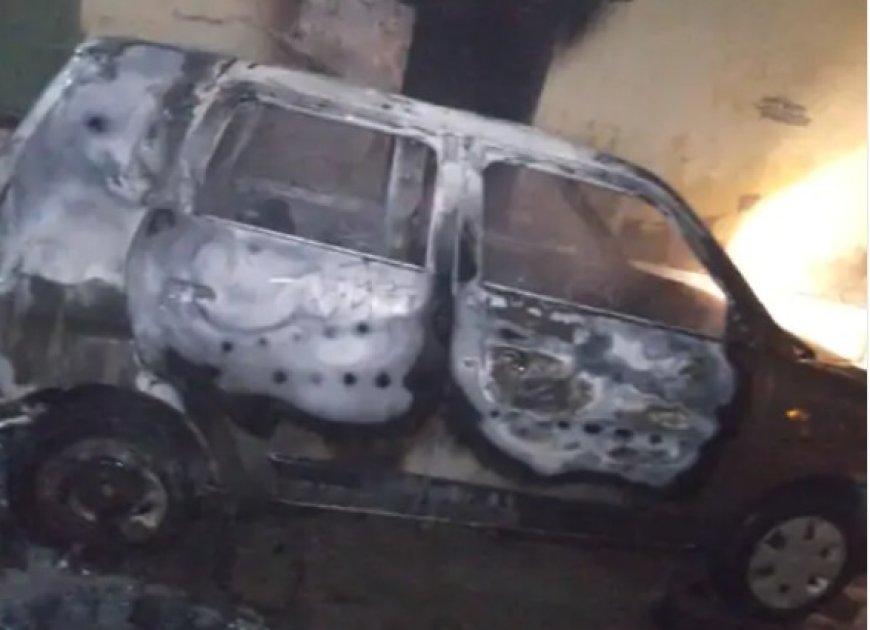 बड़ौदामेव में शॉर्ट सर्किट से कार में लगी आग: सायरन बजने पर पहुंचे लोग, लपटों से पड़ोसी की खिड़की भी जली