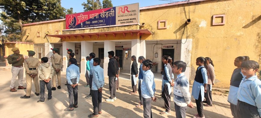 स्कूली विद्यार्थियों ने किया खेड़ली थाने का भ्रमण