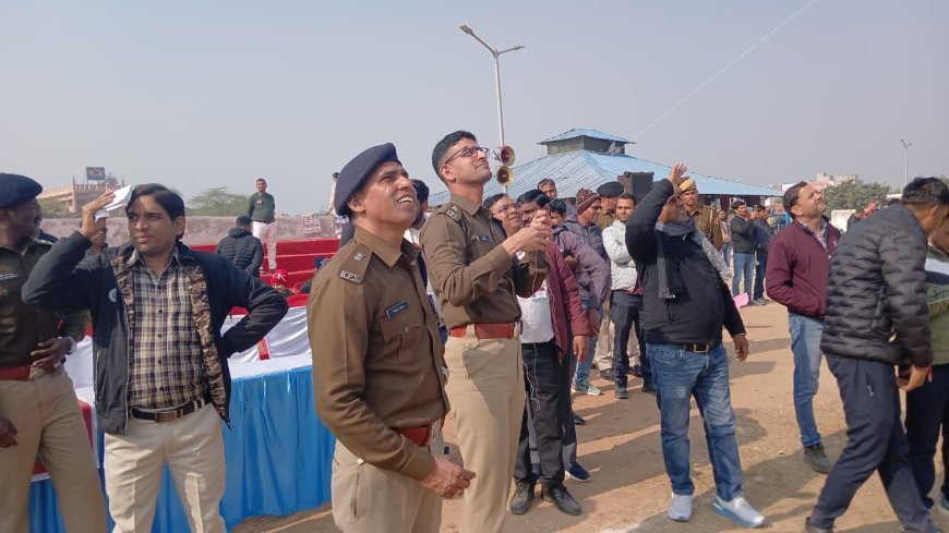 एमएसजे कॉलेज मैदान रंगीन पतंगों व उत्सव के गीतों से रहा गुंजायमान; पतंगोत्सव में अधिकारियों, जनप्रतिधिनियों ने उड़ाई रंगीन पतंगें