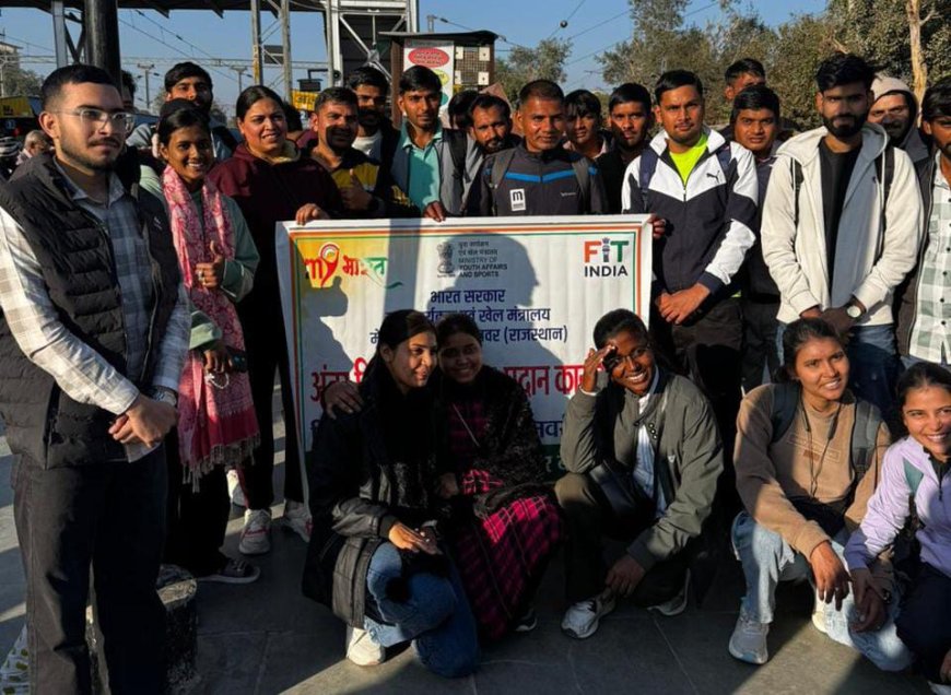 इंटर डिस्ट्रिक्ट यूथ एक्सचेंज प्रोग्राम बाड़मेर के लिए अलवर जिले के युवाओं का दल हुआ रवाना