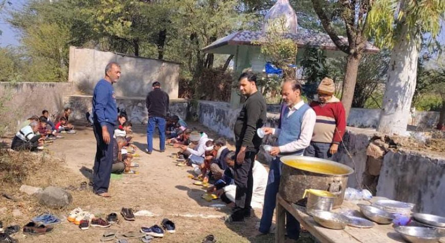 कस्बे के विक्की वाले हनुमान मंदिर पर अन्नकूट महोत्सव आयोजित
