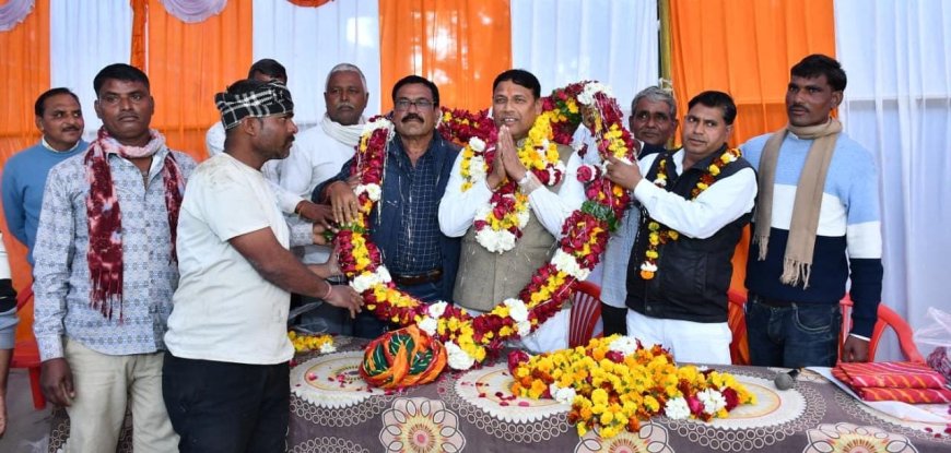 भाया ने मतदाताओं एवं ग्रामीणों का जताया आभार;  भाया का घोड़ी पर बिठाकर, जेसीबी से पुष्पवर्षा कर किया स्वागत