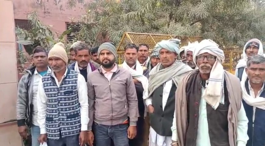 शमशान भूमि पर कब्जा कर मकान बनाने का मामला ग्रामीणों ने जिला कलैक्टर को सौंपा ज्ञापन