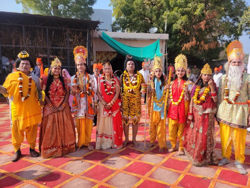 शिव बारात के रंग में रंगी सांवरिया बस्ती विराट हिंदू सम्मेलन में उमड़ा जनसैलाब 4 हजार लोगों ने ग्रहण किया सामूहिक भोज