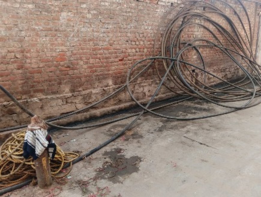 शिकायतों, आश्वासनों के बावजूद नहीं सुधरी व्यवस्था, टैंकर के सहारे गुजारा बंद बोरिंग ने बढ़ाई प्यास, लोग पानी को तरसे