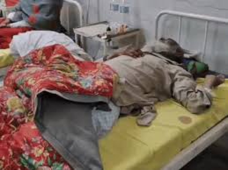 मस्जिद में अजान देते समय माइक में करंट दौड़ा: इमाम झटके से नीचे गिरा;मस्जिद में अफरा-तफरी