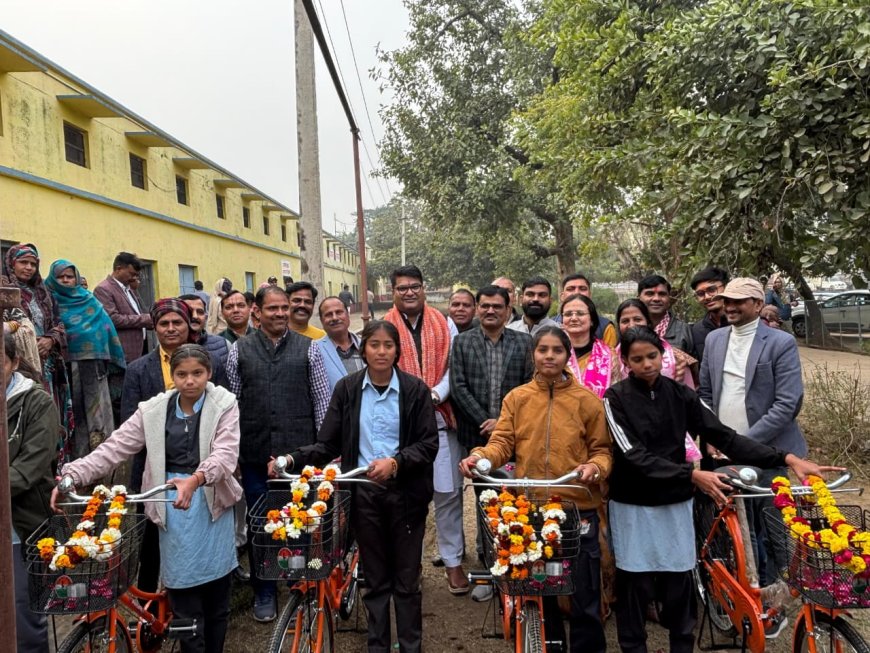 दूरी अब शिक्षा में नहीं बनेगी बाधा,सरकार बेटियों के उज्जवल भविष्य के लिए पूरी तरह समर्पित- डॉ शैलेश सिंह