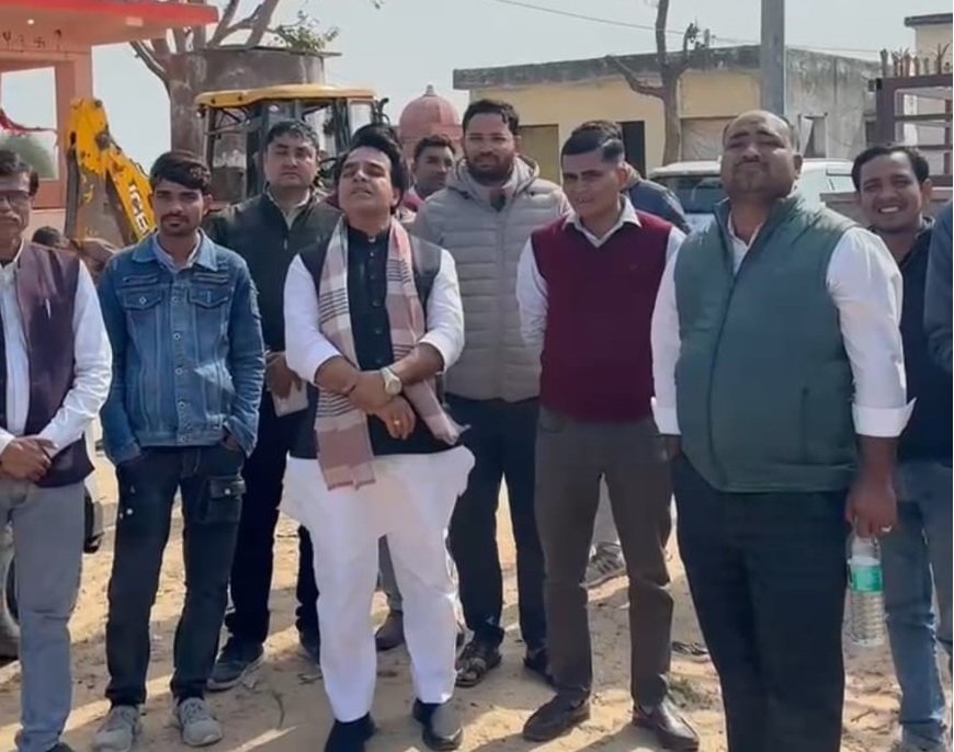 महुवा किले वाली देवी मंदिर के पास राष्ट्रीय ध्वज तिरंगा पोल का निरीक्षण विधायक राजेंद्र मीणा द्वारा कर दिए आवश्यक निर्देश