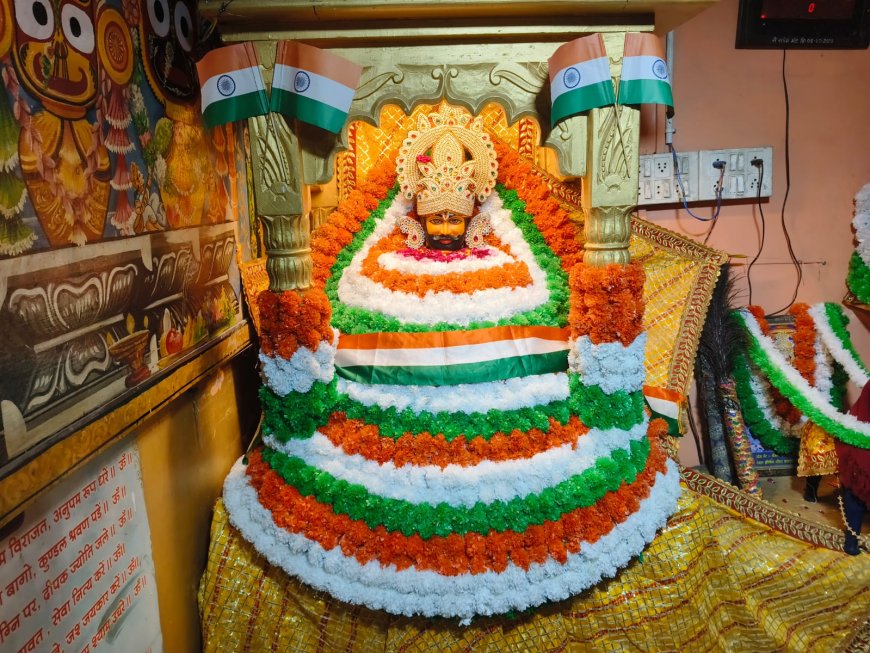 तिरंगामय झाकी के रूप में नजर आए भगवान