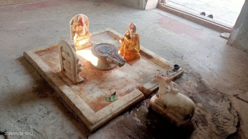 भगवान का घर भी सुरक्षित नहीं, शिवालय से शिव पीठ चोरी की वारदात