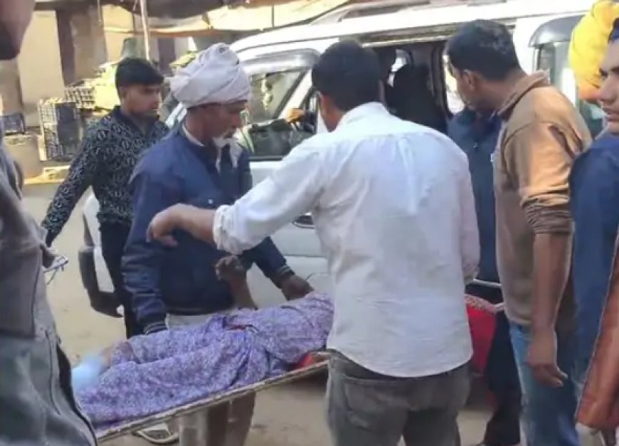 कार ने बाइक को पीछे से मारी टक्कर, चार घायल: सड़क पर गिरने से लगी चोटें, लक्ष्मणगढ़ रोड पर हुआ हादसा