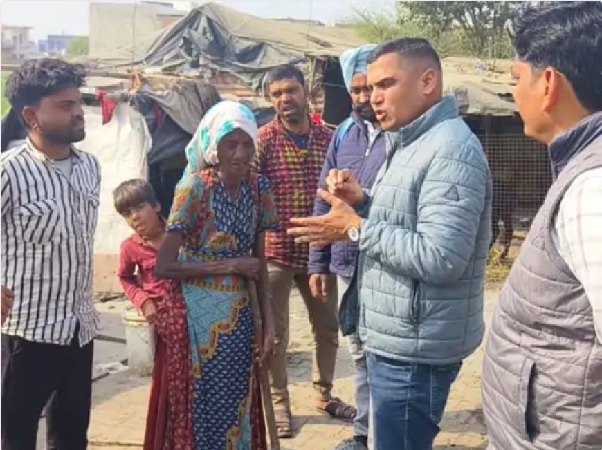 गोविंदगढ़ तहसीलदार घुमंतू बस्ती में पहुंचे:योजनाओं के लाभ बताए, शिविरों की जानकारी दी