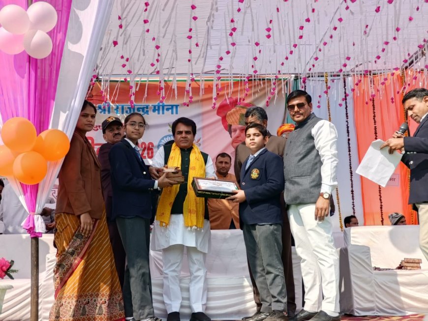 सेंट जेवियर स्कूल महुवा के प्रतिभावान खिलाड़ी छात्र-छात्राओंको उपखंड स्तरीय समारोह में विधायक राजेंद्र मीणा ने किया सम्मानित