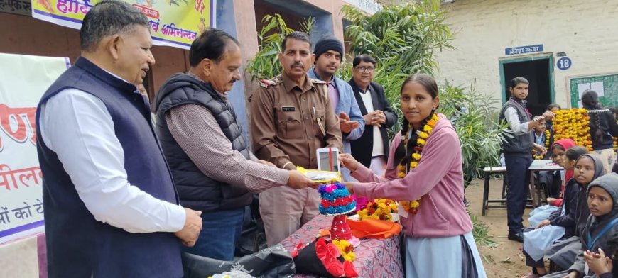 कल्याणम संस्थान ने जहाजपुर की 26 प्रतिभावान बेटियों को वितरित किए टेबलेट