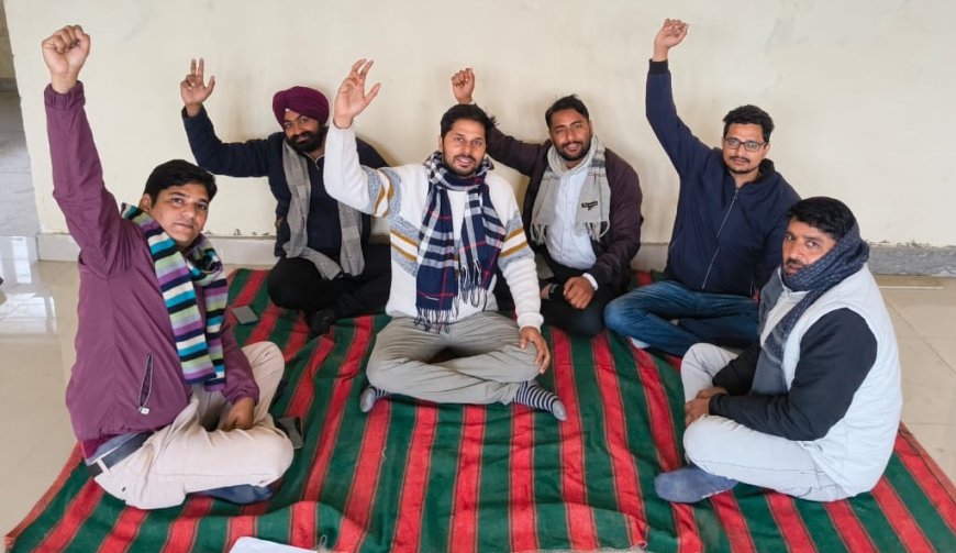 कोर्ट आदेश के बाद भी पटवारी बहाल नहीं:गोविंदगढ़ में पटवार संघ ने किया कार्य बहिष्कार, कलेक्टर के नाम ज्ञापन सौंपा