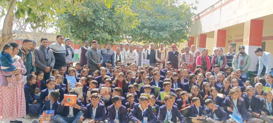 खेडामैदा राजकीय स्कूल में स्कूली बच्चों को बांटे गर्म जैकेट