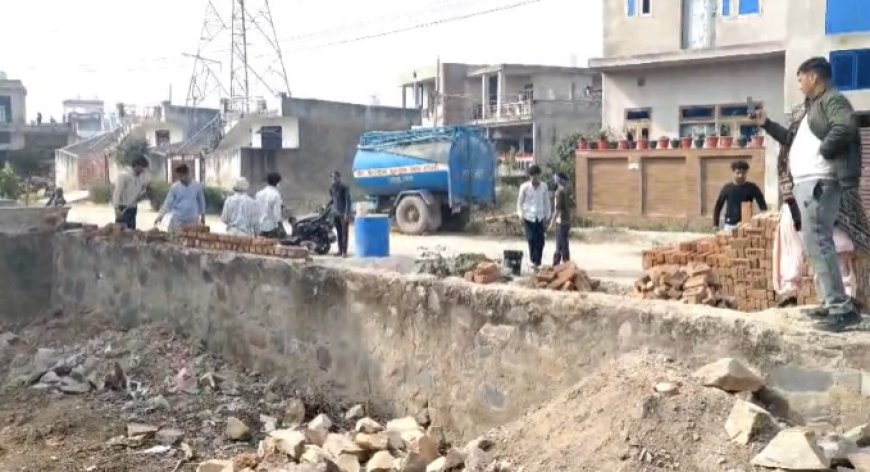 अलवर में प्लॉट विवाद ने लिया हिंसक रूप करीब एक दर्जन घायल; जिला अस्पताल में उपचार जारी