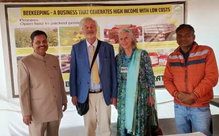 समृद्ध भारत अभियान द्वारा विश्व मधुमक्खी दिवस पर जयपुर में लगाई प्रदर्शनी; मधुमक्खी पालन एवं प्रबन्धन की दी जानकारी