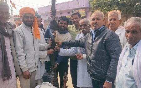 सकट में वैदिक मंत्रोच्चारण के साथ किया गया होली के डांडे का रोपण