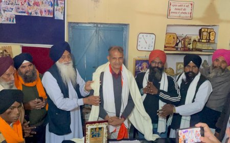 शिक्षक नहीं होने पर प्रधानाचार्य ने खुद गुरमुखी सीखी: बच्चों को पढ़ाया, बाबा अजीत सिंह समिति ने किया सम्मानित
