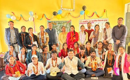 सावित्रीबाई फुले अवार्ड से सम्मानित हुईं नूरपुर की मेधावी छात्राएं