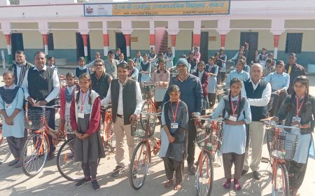 सकट पीएम श्री स्कूल में छात्राओं को निःशुल्क साइकिल वितरण की, छात्राओं को अब स्कूल आने जाने में होगी सुविधा