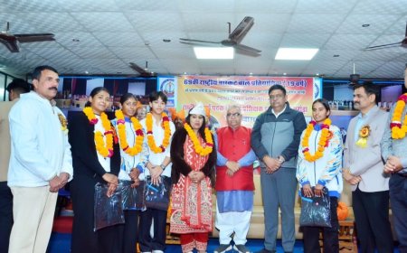 स्वर्ण पदक विजेता टीम,ऑफिशियल, द्रोणाचार्य के रूप में राष्ट्रीय प्रशिक्षक का मंत्री संजय शर्मा द्वारा चांदी का मुकुट पहनाकर किया सम्मान