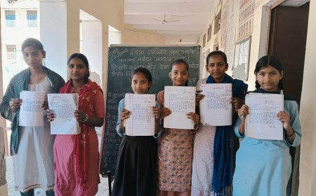 रामबास के सरकारी स्कूल में मातृ-पितृ पूजन दिवस मनाया: छात्राओं ने माता-पिता को पत्र लिख मतदान का महत्व बताया