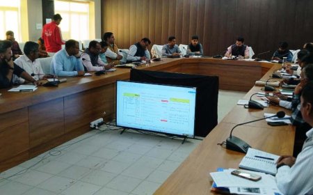 साप्ताहिक समीक्षा बैठक आयोजित, आमजन को मूलभूत सुविधाओं की आपूर्ति में नहीं बरतें लापरवाही-जिला कलक्टर