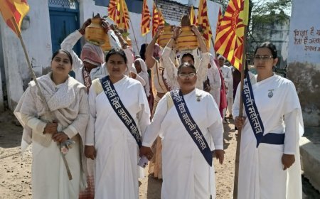 जब हम स्वयं को बदलते हैं तब ही विश्व परिवर्तन का मार्ग होता है प्रशस्त - हीरा बहन