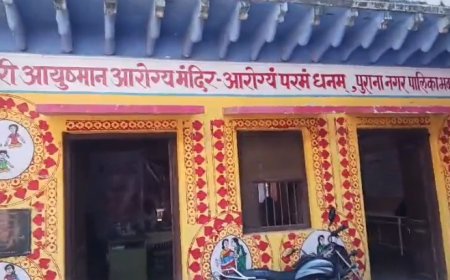 पुराने नगर पालिका भवन मे चला रहे हैं मनमर्जी से जनता क्लिनिक