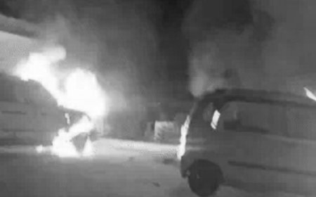 PCS अधिकारी के घर में आगजनी: बाहर से कुंडी लगाकर फूँकी गईं कारें, बाल-बाल बची जान