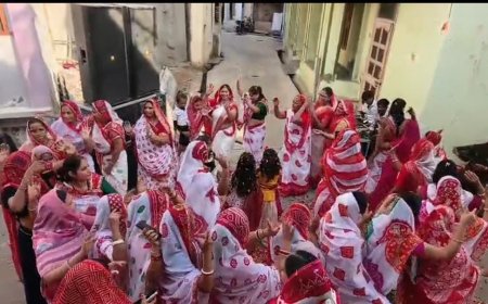 फागोत्सव में राधा-कृष्ण संग सखियों ने खेली होली, फाग गीतों पर मचाया धमाल