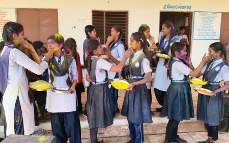 महादेव आदर्श विद्या मंदिर में रंगोत्सव मनाया गया,  विद्यार्थियों ने गुलाल लगाकर प्रेम और भाईचारे का संदेश दिया