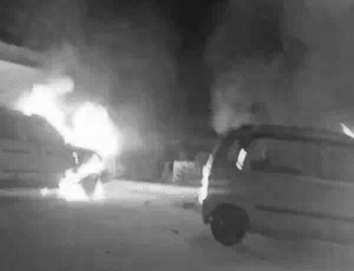 PCS अधिकारी के घर में आगजनी: बाहर से कुंडी लगाकर फूँकी गईं कारें, बाल-बाल बची जान