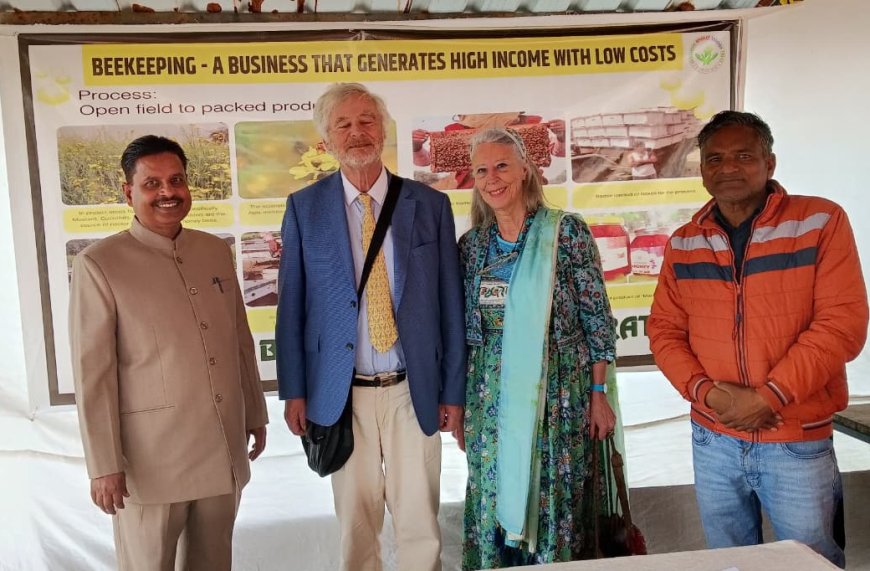 समृद्ध भारत अभियान द्वारा विश्व मधुमक्खी दिवस पर जयपुर में लगाई प्रदर्शनी; मधुमक्खी पालन एवं प्रबन्धन की दी जानकारी
