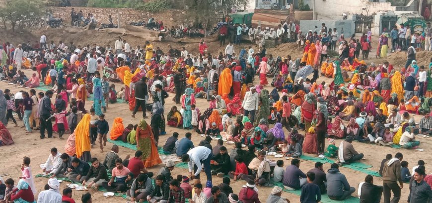 सकट के रामेश्वर धाम में मूर्ति प्राण प्रतिष्ठा व हनुमान जन्मोत्सव व शिव महापुराण कथा की पूर्णाहुति पर हजारों लोगों ने पाई पंगत प्रसादी