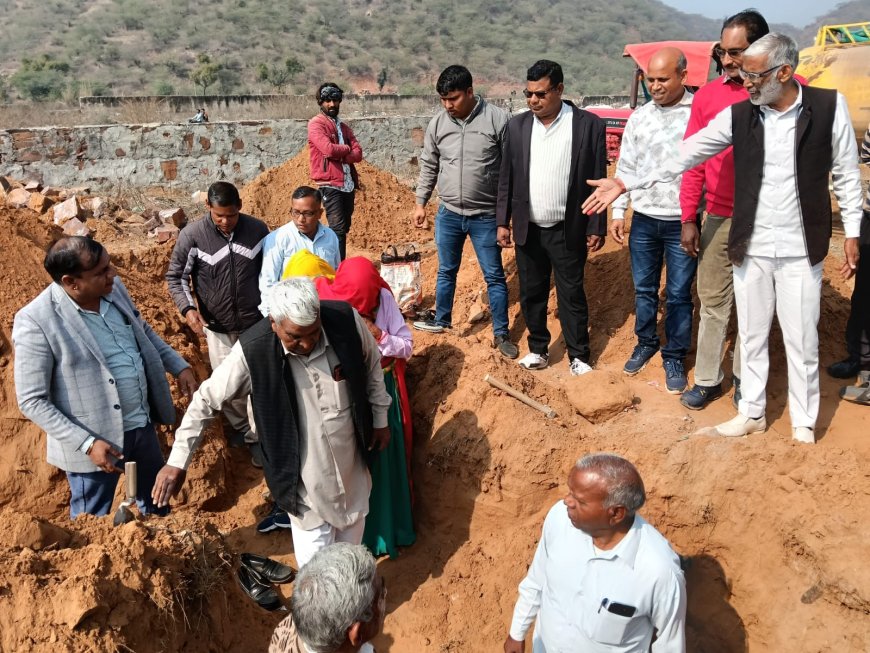 बाबू जगजीवन राम छात्रावास भूमि पर पांच कमरों का होगा निर्माण; भूमि पूजन हुआ सम्पन्न