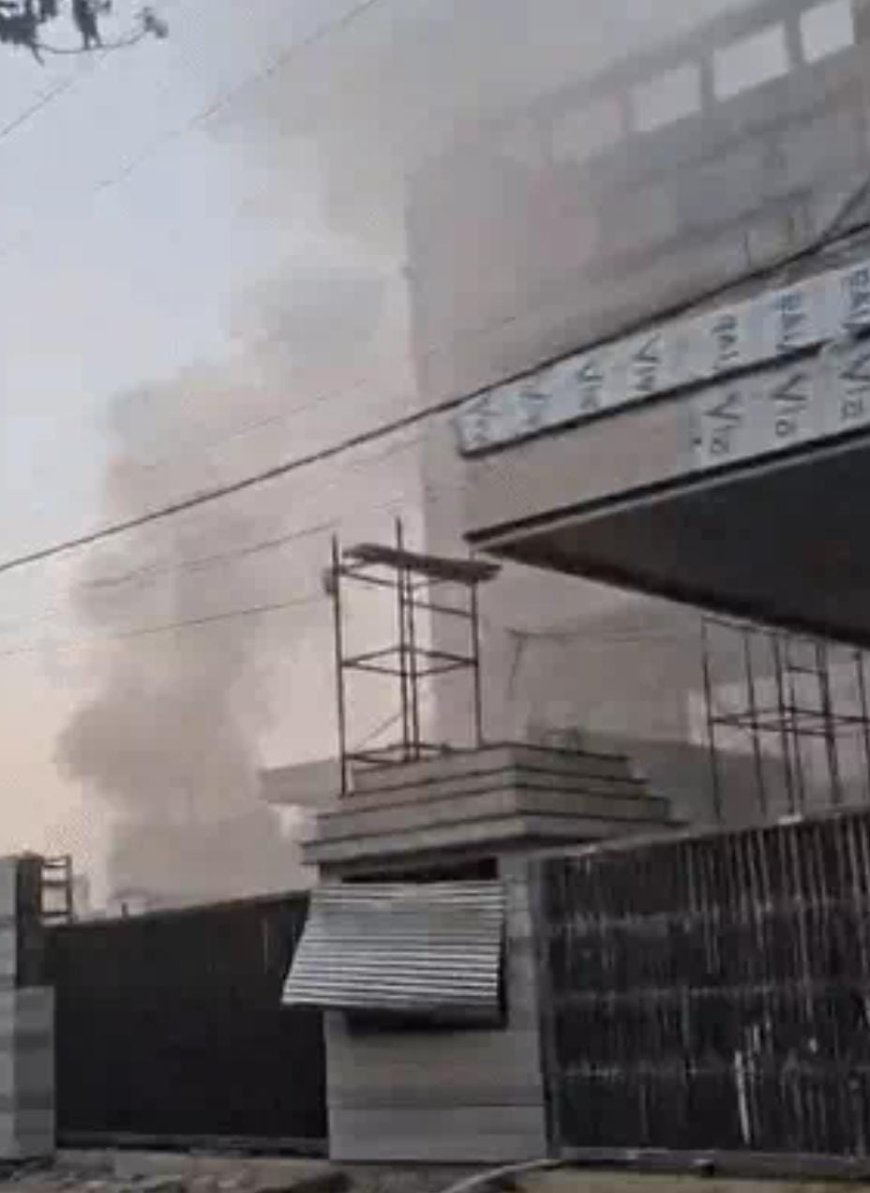 ​लखनऊ: निर्माणाधीन न्यू ताज होटल में भीषण आग, 300 मजदूरों की बची जान