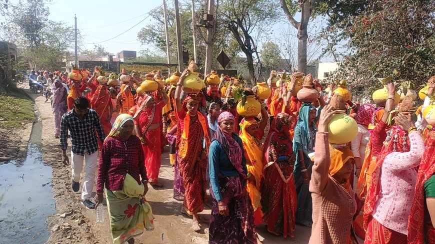 अलावड़ा में हुए हिंदू सम्मलेन से पूर्व डीजे की धुन पर निकाली गई कलश शोभायात्रा